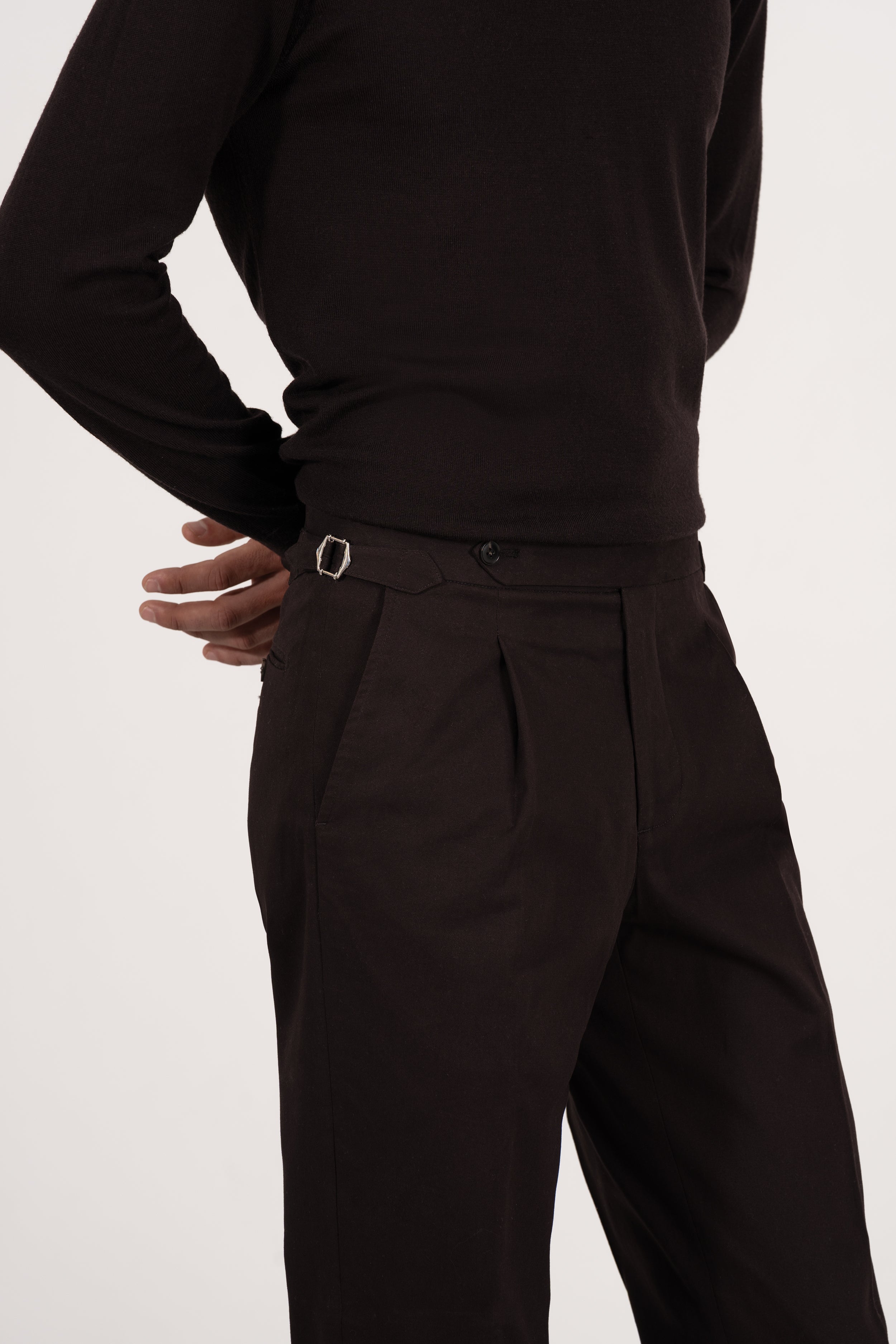 COTTON STRETCH PLEAT TROUSER MARRON